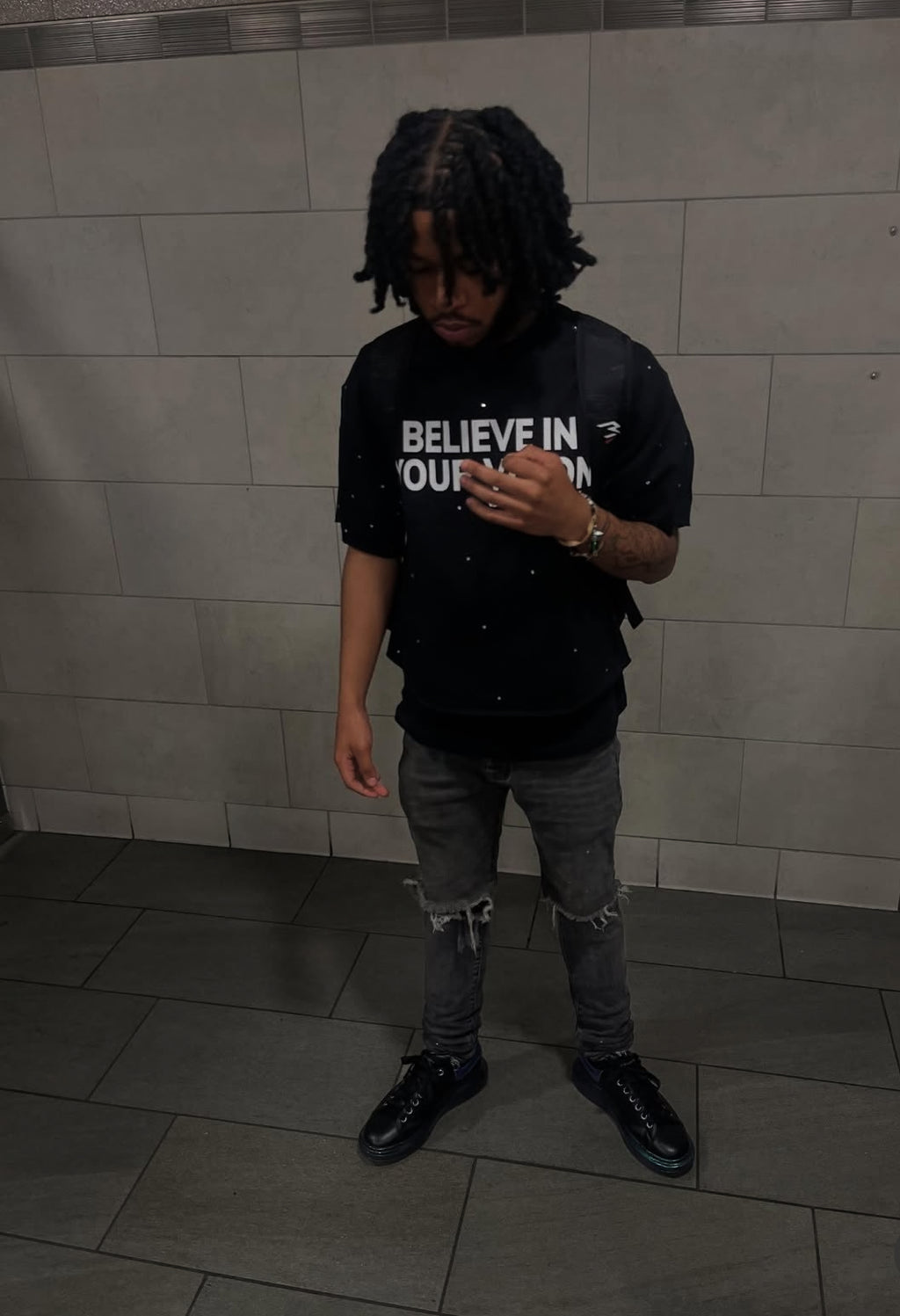 Visionary “VZN MANIFEST” OVERSIZED CROP TEE